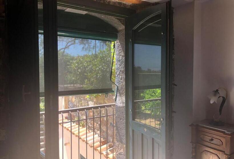 בית מלון כפרי Antico Borgo Etneo Agriturismo