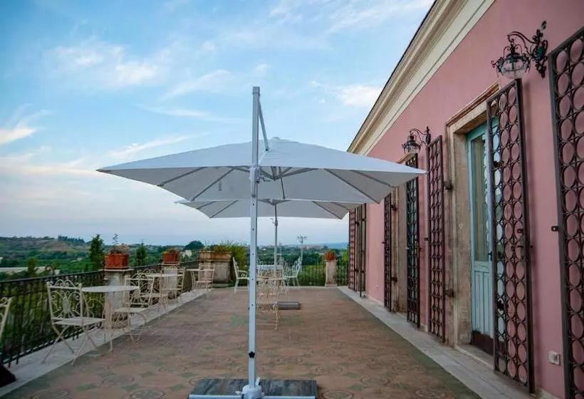 هتل Antico Borgo Etneo Agriturismo