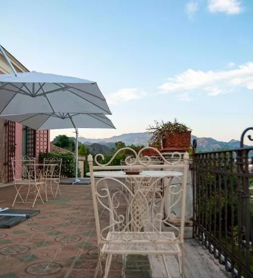هتل Antico Borgo Etneo Agriturismo