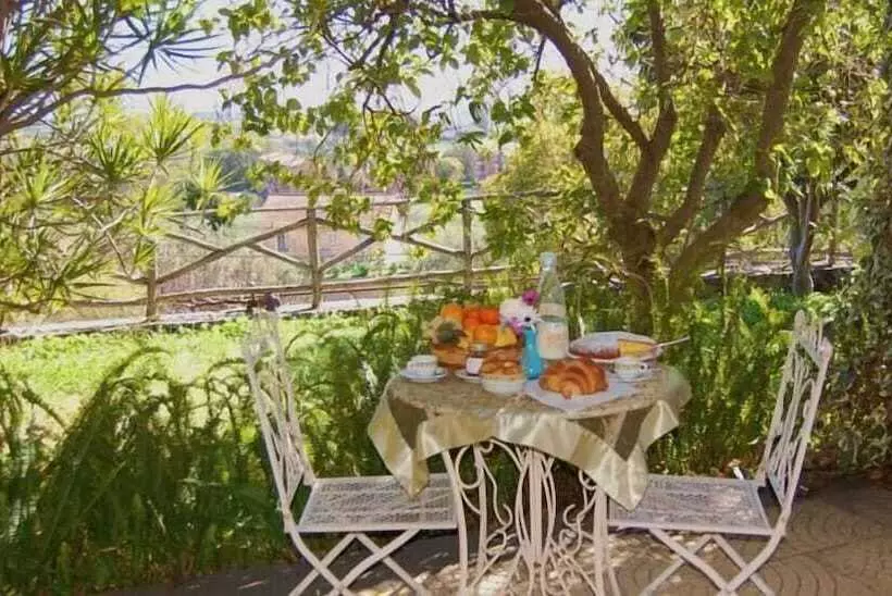 هتل Antico Borgo Etneo Agriturismo