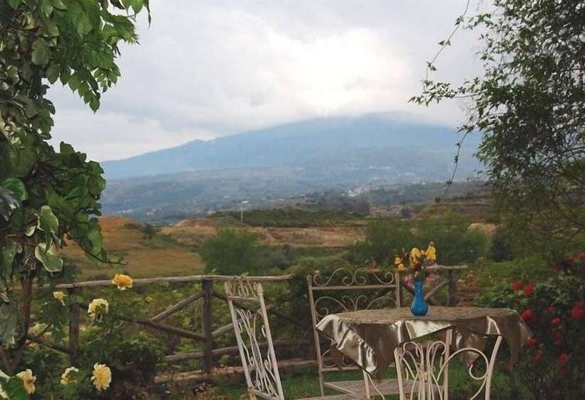 בית מלון כפרי Antico Borgo Etneo Agriturismo