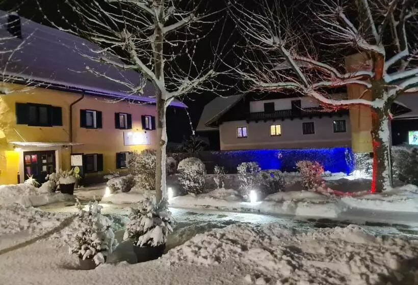 펜션 Gasthof Zur Strass