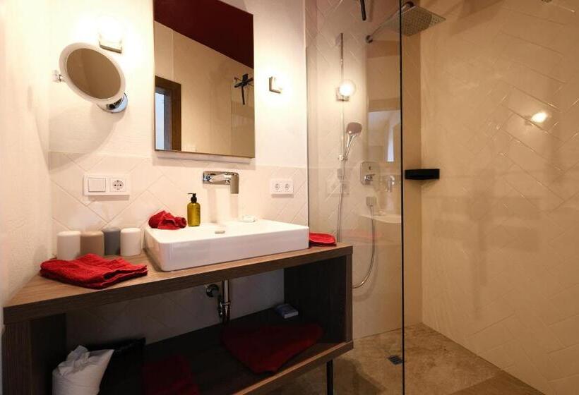 Seehotel & Seeapartments Kärntnerhof  Direkt Am See!