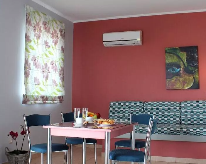 Amaryllis Hotel Apartments