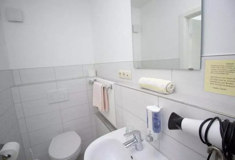 Bed and Breakfast Pension Eichschmid / Röll´n Biergarten