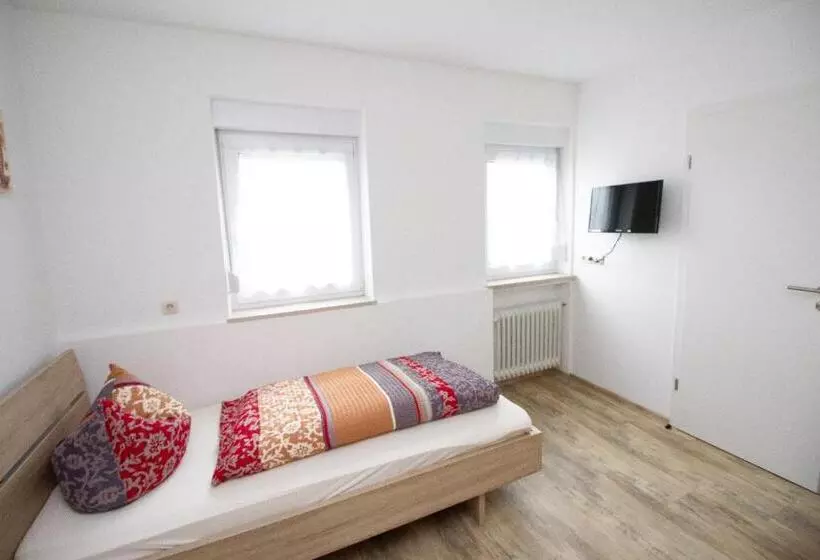 Bed and Breakfast Pension Eichschmid / Röll´n Biergarten