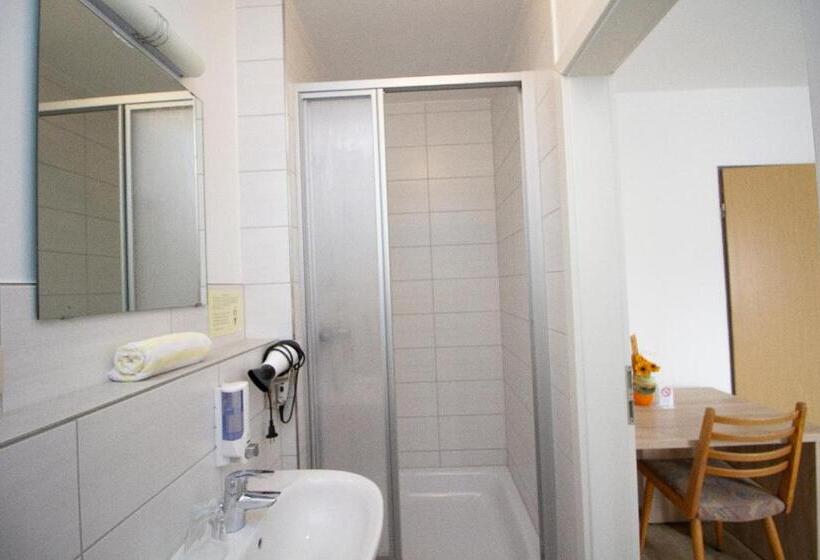 Bed and Breakfast Pension Eichschmid / Röll´n Biergarten