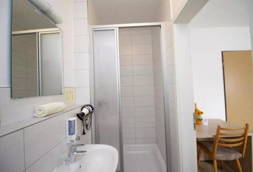 Bed and Breakfast Pension Eichschmid / Röll´n Biergarten