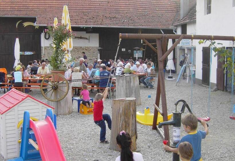 Bed and Breakfast Pension Eichschmid / Röll´n Biergarten