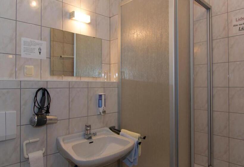 Bed and Breakfast Pension Eichschmid / Röll´n Biergarten