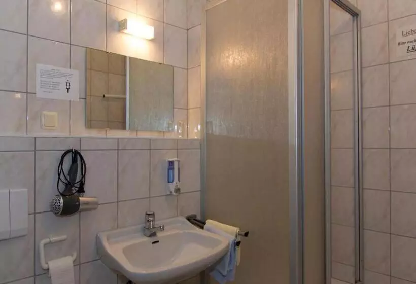 Bed and Breakfast Pension Eichschmid / Röll´n Biergarten