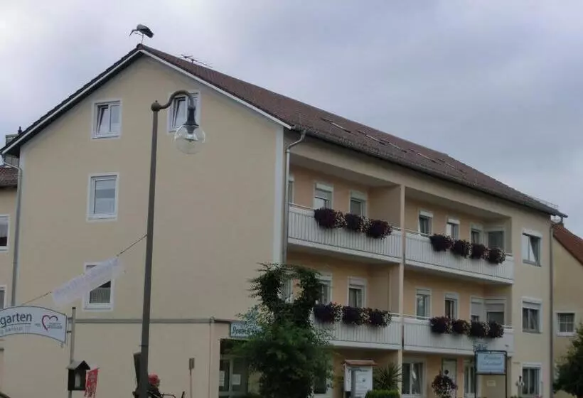 Bed and Breakfast Pension Eichschmid / Röll´n Biergarten