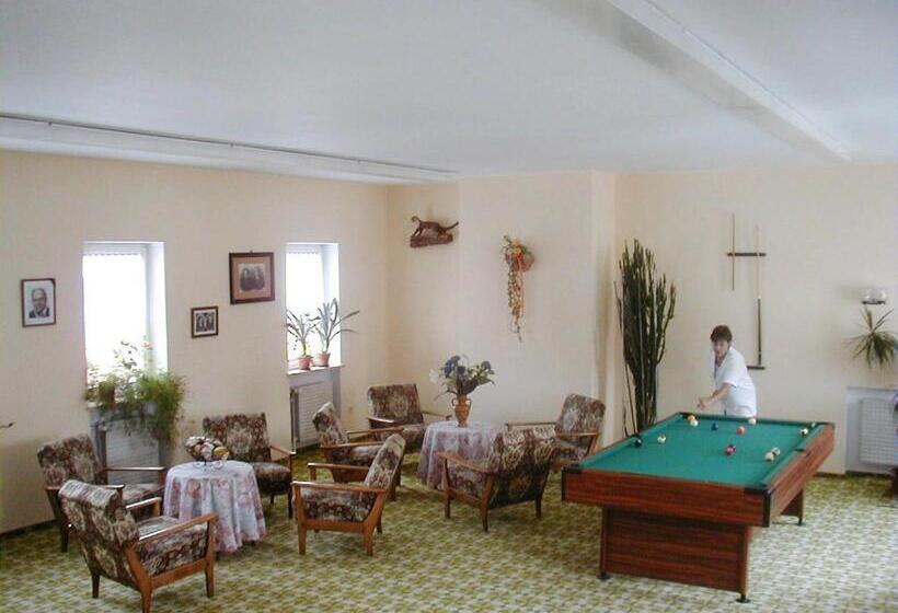 Bed and Breakfast Pension Eichschmid / Röll´n Biergarten