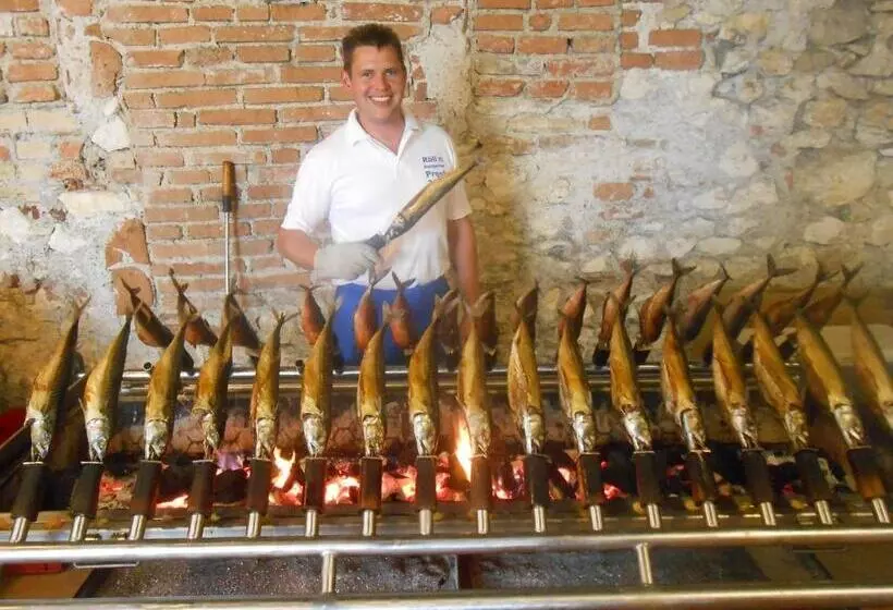 Bed and Breakfast Pension Eichschmid / Röll´n Biergarten