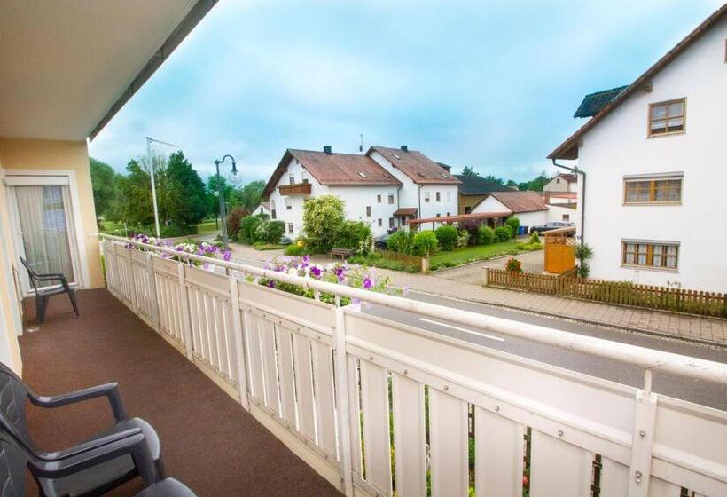 Bed and Breakfast Pension Eichschmid / Röll´n Biergarten