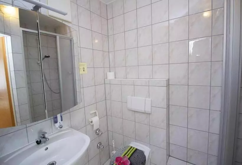 Bed and Breakfast Pension Eichschmid / Röll´n Biergarten