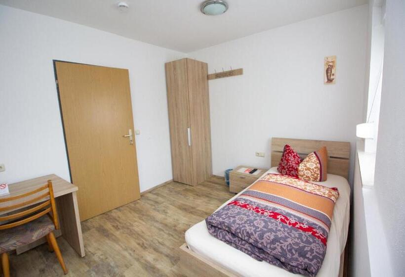 Bed and Breakfast Pension Eichschmid / Röll´n Biergarten