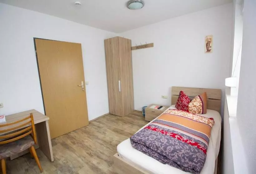 Bed and Breakfast Pension Eichschmid / Röll´n Biergarten