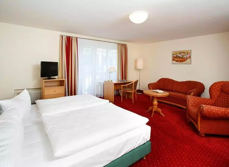 Hotelli Biederstein Am Englischen Garten