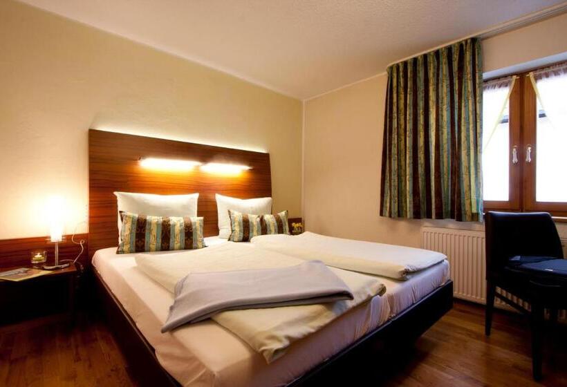 בית מלון כפרי Burgwirt