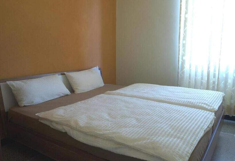 בית מלון כפרי Flora