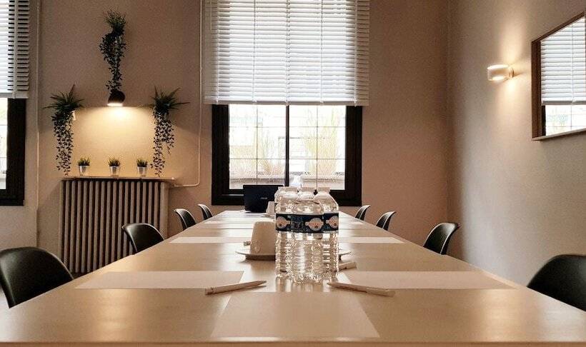 Отель L Hôtel Bristol