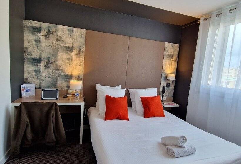 Отель L Hôtel Bristol