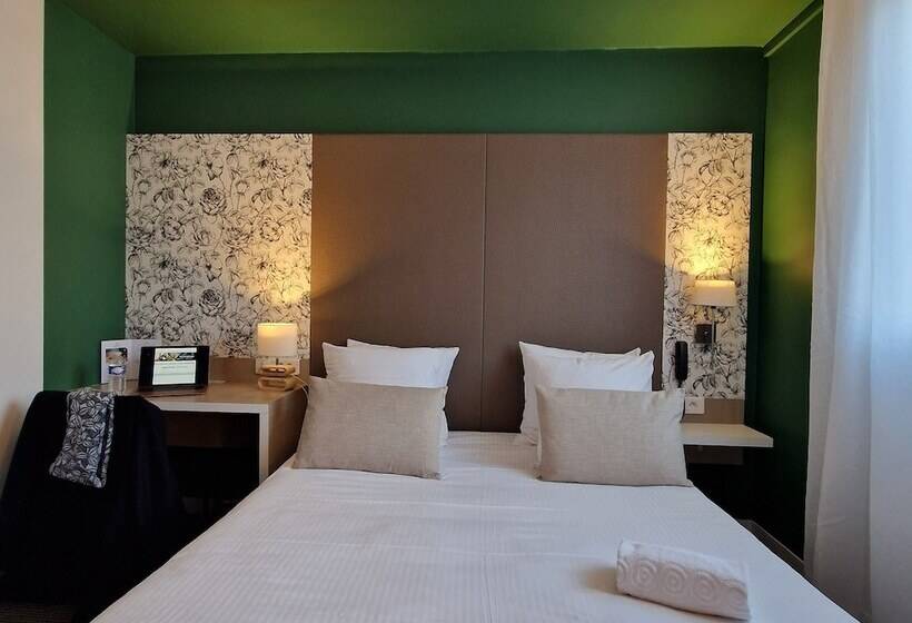 Отель L Hôtel Bristol