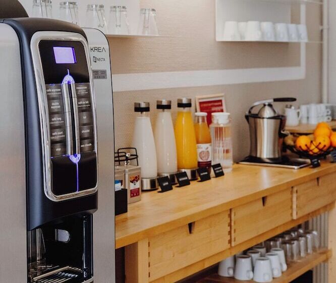 Отель L Hôtel Bristol