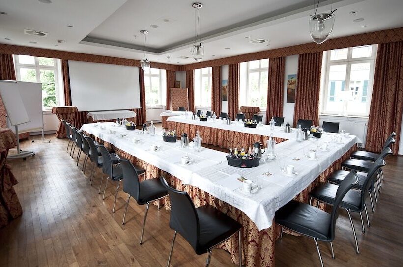 בית מלון כפרי Schloss Berge