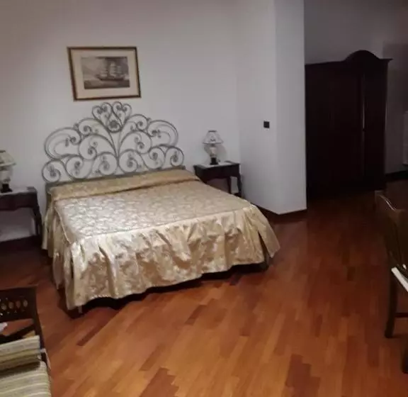 Hotelli Tavernola  Locanda Di Campagna