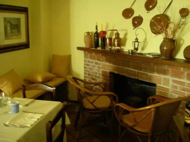 Hotelli Tavernola  Locanda Di Campagna