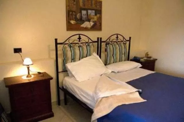 Hotelli Tavernola  Locanda Di Campagna