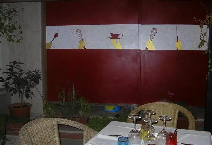 Hotelli Tavernola  Locanda Di Campagna