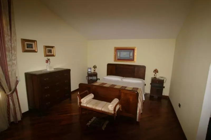 Hotelli Tavernola  Locanda Di Campagna