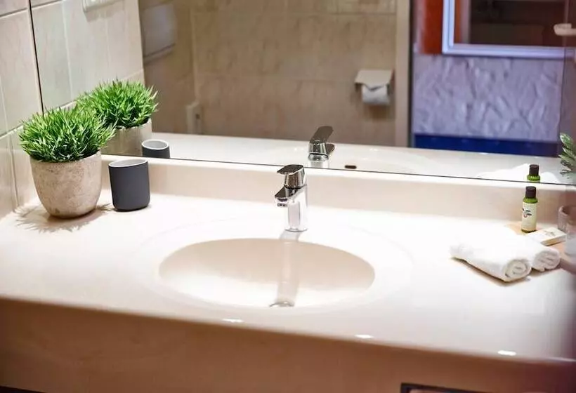 Отель Und Restaurant Bommersheim