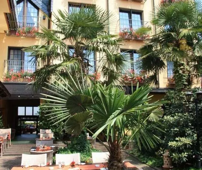 Отель Und Restaurant Bommersheim