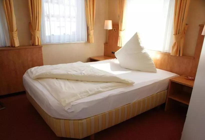 בית מלון כפרי Altes Rathaus