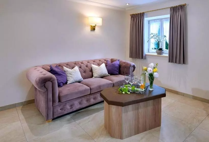 Hotelli Ferienwohnungen Im Bonnschloessl