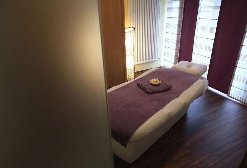 Hotel & Gasthof Zur Linde