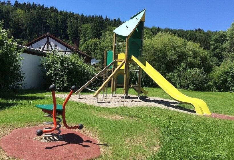 Hotel & Gasthof Zur Linde