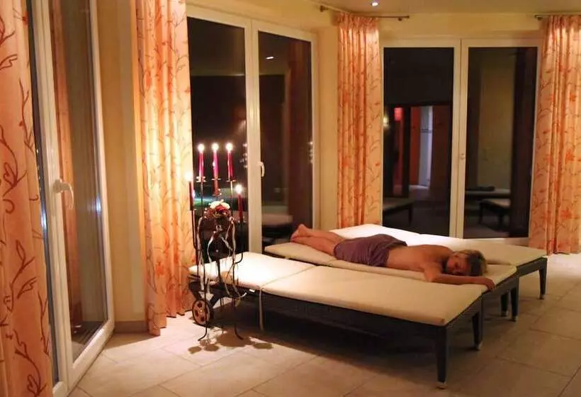 ホテル & Gasthof Zur Linde