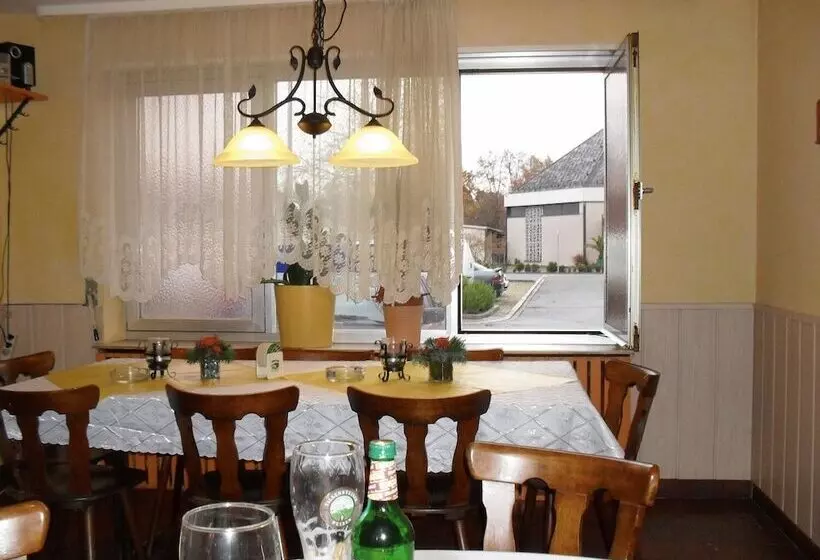 Отель Mainzer Rad