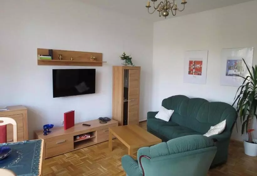 בית מלון כפרי Pension Schloss Miramar