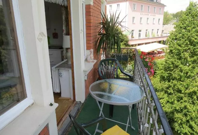 בית מלון כפרי Pension Schloss Miramar