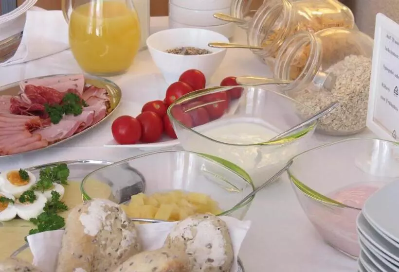 בית מלון כפרי Pension Schloss Miramar