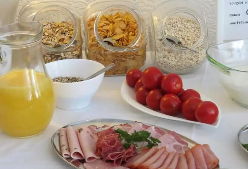 בית מלון כפרי Pension Schloss Miramar