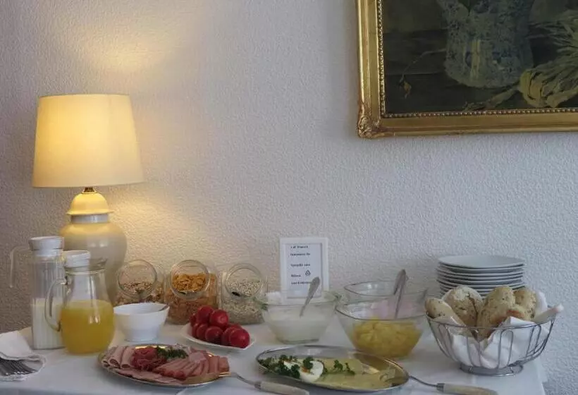 בית מלון כפרי Pension Schloss Miramar