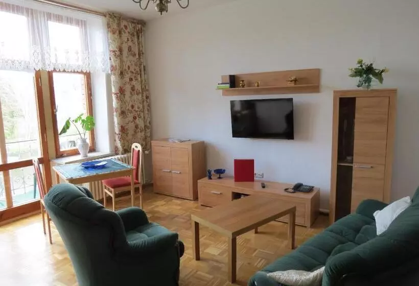 בית מלון כפרי Pension Schloss Miramar