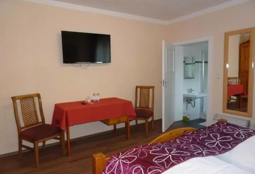 호텔 & Weinstube Restaurant Filling